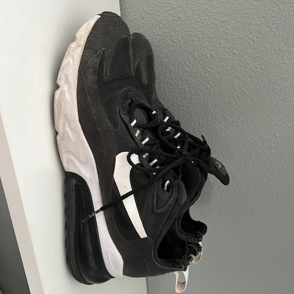 Nike Shoes - Nike Air Max 270